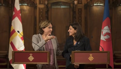 Les alcaldesses de Barcelona i París, Ada Colau i Anne Hidalgo.