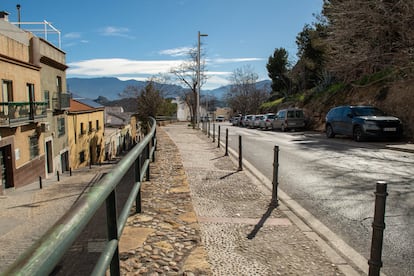 Carretera de circunvalación en Jaén, donde se investiga el secuestro de una mujer y su hija.