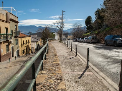 Carretera de circunvalación en Jaén, donde se investiga el secuestro de una mujer y su hija.