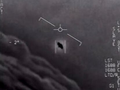 Imagen de un vídeo tomado por pilotos de la Armada de EE UU en abril de 2020 y que muestra un "fenómeno aéreo no identificado"