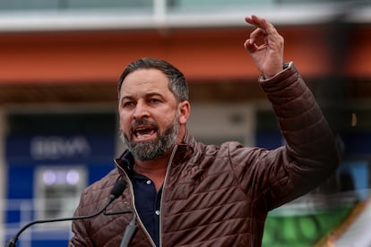 Santiago Abascal, en un acto electoral de Vox en Fuenlabrada (Madrid), el 19 de abril. 