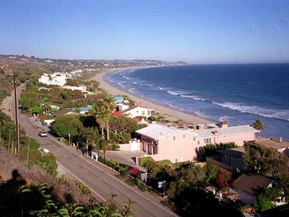 Panorámica de las playas de Malibú, en California.