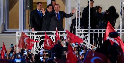 El ministro de Exteriores turco, Mevl&uuml;t Cavusoglu, a su llegada el martes a la residencia del c&oacute;nsul en Hamburgo. 