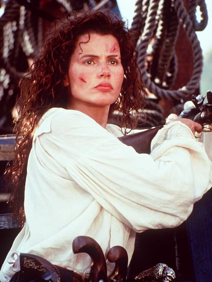 Geena Davis como la pirata Morgan Adams en 'La isla de las cabezas cortadas' (1995).