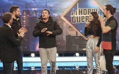 La cantante Rosalía, Dani Martín, David Broncano y Pablo Motos este lunes en 'El Hormiguero'.