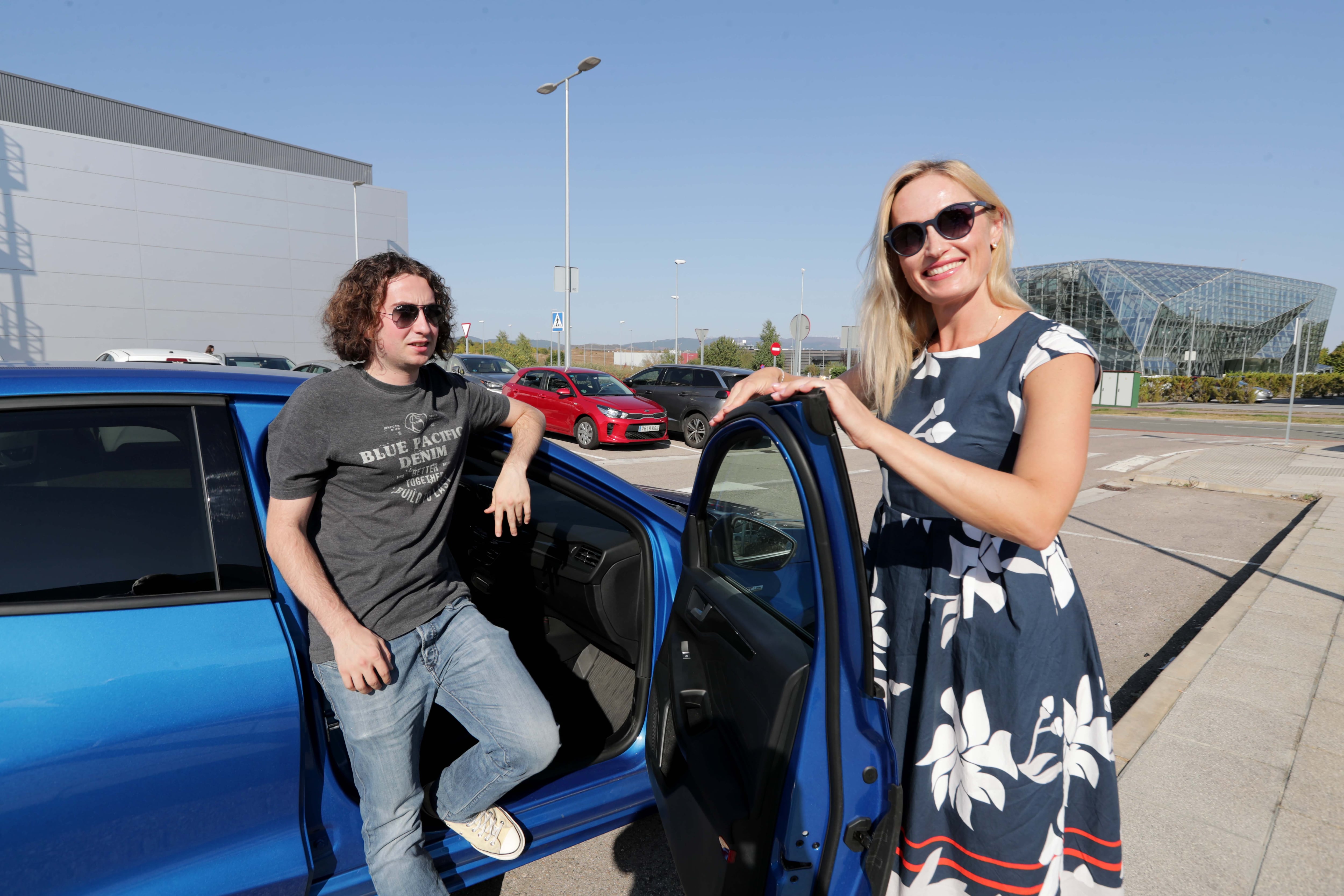 Jorge Herrero y Anna Bhati, que suelen compartir coche para trabajar en el Parque Tecnológico de Álava.
