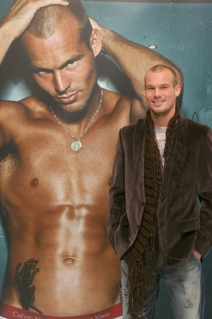 Fredrik Ljungberg presenting his Calvin Klein campaign at Selfridges in London in 2003.