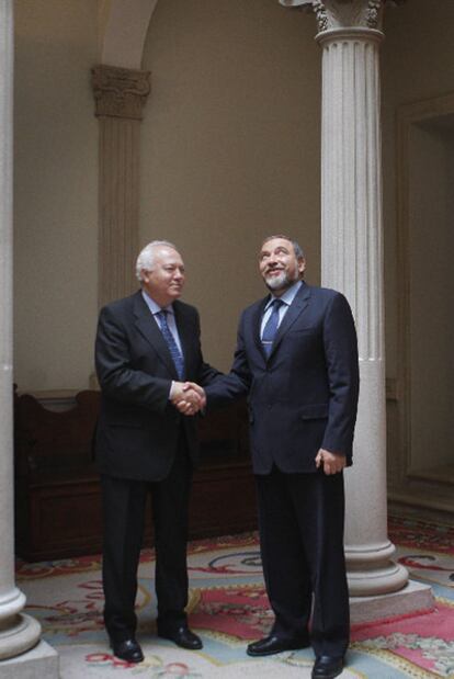 Moratinos y Avigdor Lieberman, en el Palacio de Viana.