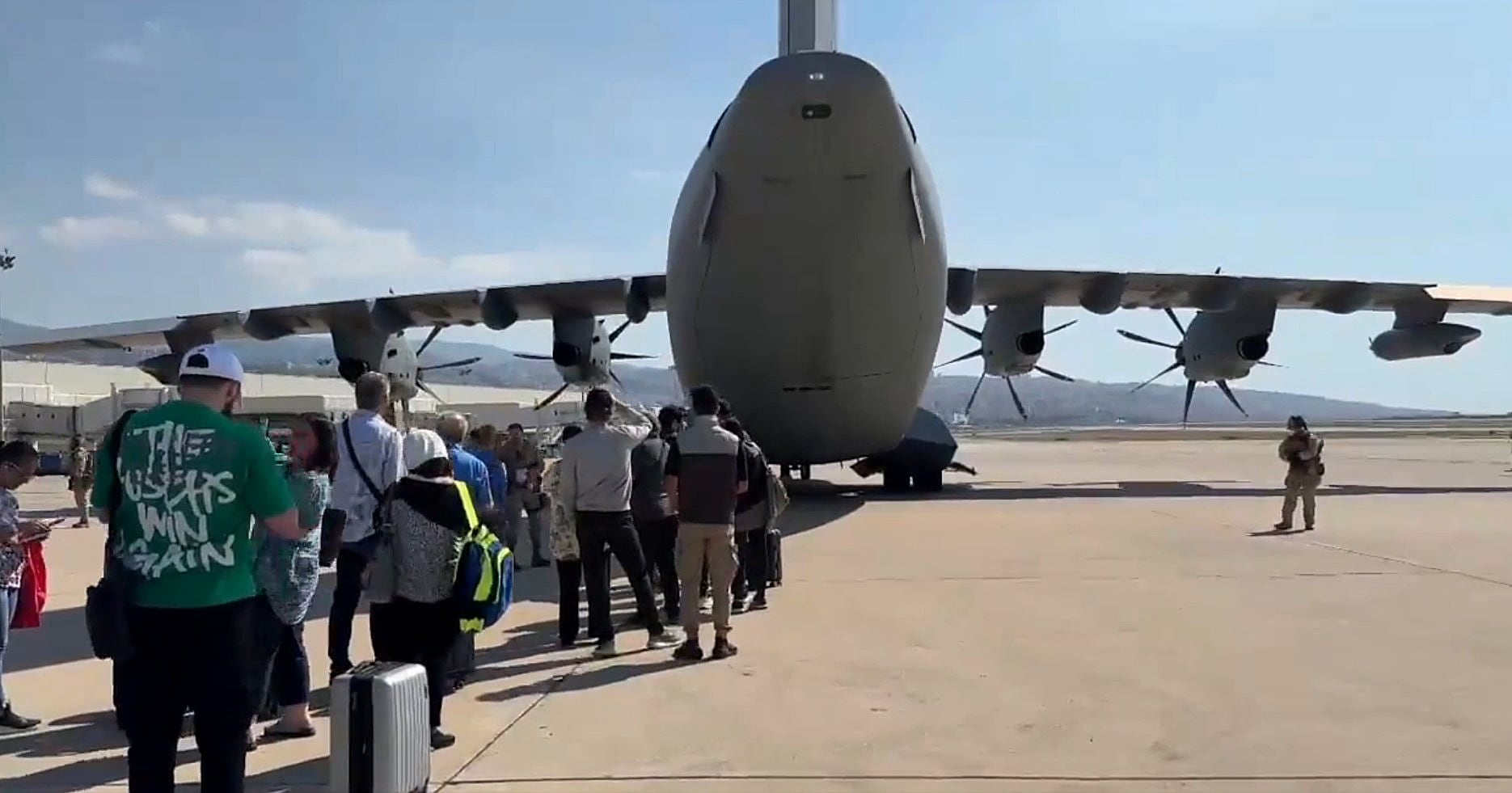 Llega a Madrid un primer avión con 204 españoles evacuados desde Líbano