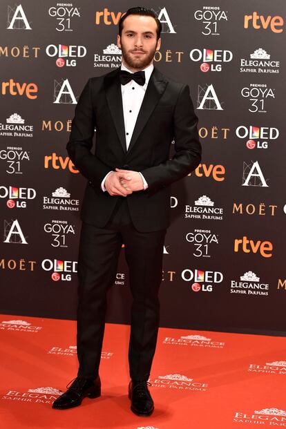 Ricardo Gómez, con esmoquin negro de Dsquared2.