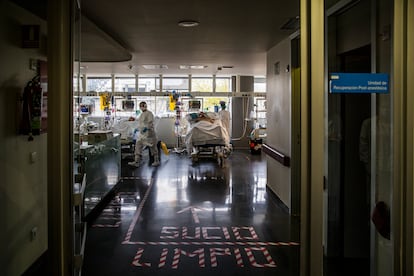 Unidad de cuidados intensivos (UCI) en el Hospital de la Paz, durante la primera ola del coronavirus.