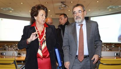 La alcaldesa de Valencia, Rita Barberá, junto al presidente de Feria Valencia, José Vicente González.