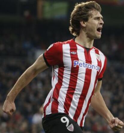 Llorente celebra un gol en el Bernabéu.