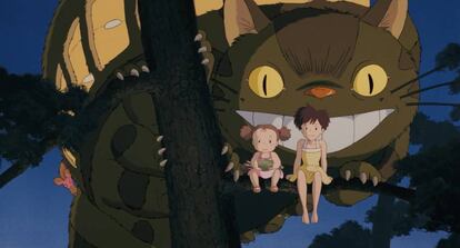 En el 'gatobús' de 'Mi vecino Totoro' los expertos han visto una referencia al gato de Cheshire de 'Alicia en el país de las maravillas'.