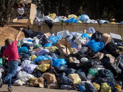 Basura acumulada en Sant Sadurní d'Anoia (Barcelona).