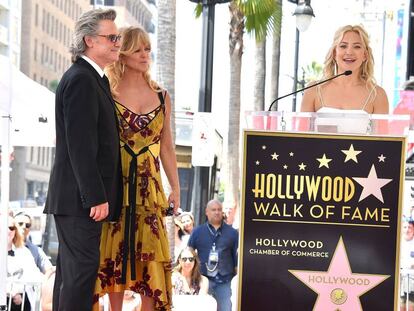 Kate Hudson habla durante el acto en homenaje a Kurt Russell y a su madre Goldie Hawn. 