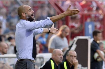 Guardiola,durante el partido de Copa este domingo ante el Noettingen