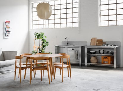 Los módulos de la firma italiana Very Simple Kitchen funcionan como muebles independientes, por lo que pueden cambiarse de sitio o llevarse de una casa a otra.