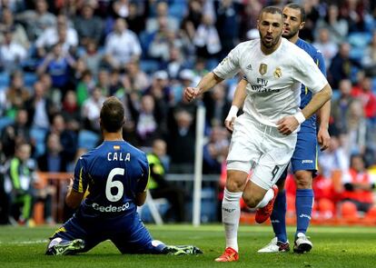 El jugador del Real Madrid Benzema después de meter un gol.