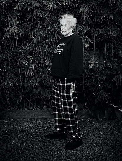 Colita, en el jardín de su casa de Barcelona