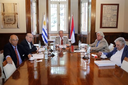 De izquierda a derecha, Jorge Batlle, Julio Mario Sanguinetti, Tabar&eacute; V&aacute;zquez, Luis Alberto Lacalle y Jos&eacute; Mujica, el pasado martes. 