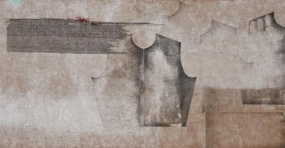 Aisha Abid Hussain, artista afincada en Lahore (Pakistán), aborda cuestiones de género en su obra, pero no se considera activista. "El arte visual tiene su propio lenguaje, y no tiene por qué ser el lenguaje del activismo. Se puede hablar de cuestiones de género, de discurso social y no tiene por qué ser tan literal. Yo lo prefiero así. Cuando un artista aborda cuestiones sociales, no debería hacerlo como un póster".
Aun no siendo explícito, el arte, está convencida, siempre genera debate. "Los artistas no tienen que llevar la carga de cambiar el mundo, pero pueden crear conciencia y diálogo", reivindica.