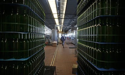 Almacén de botellas de vino de la bodega Vinícola de Castilla, en Manzanares, Ciudad Real.