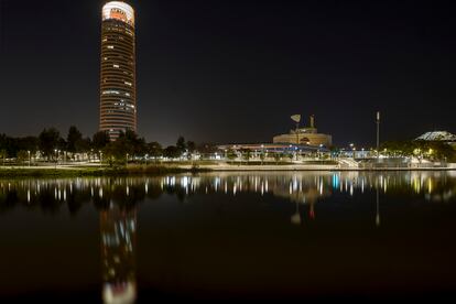 Vista de la Torre Sevilla y el parque empresarial de La Cartuja, en una imagen de archivo. 