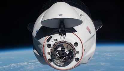 Crew Dragon de SpaceX en vuelo
