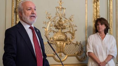 El secretario de Estado de Justicia, Manuel Dolz, en su toma de posición, junto a la ministra de Justicia, Dolores Delgado.