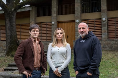 Rodrigo de la Serna, Miren Ibarguren y Pau Freixas, en una imagen cedida por la productora.