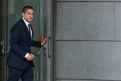 El ex director general de Gestión de Personas de Adif, Michaux Miranda, a su salida de la Audiencia Nacional, en Madrid, este jueves.