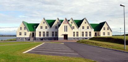 Quando você vai à Islândia, espera ver beleza em estado selvagem, não em forma de hotel 'andersoniano'. Surpreende este edifício situado a cerca de 70 kms de Reykjavyk.