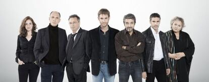 De izquierda a derecha, Julieta Zylberberg, Darío Grandinetti, Oscar Martínez, el director Damián Szifrón, Ricardo Darín, Leonardo Sbaraglia y Rita Cortese, parte del equipo de 'Relatos salvajes'.