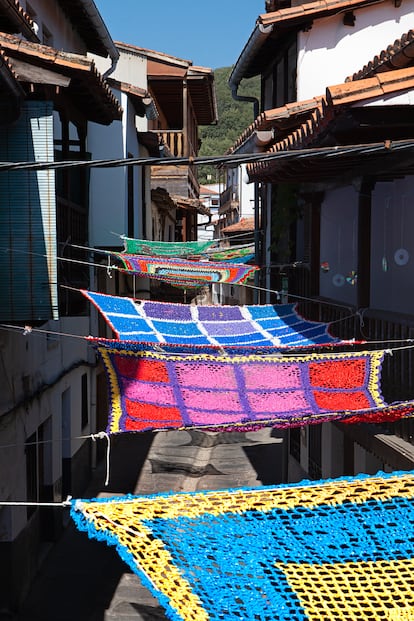 El proyecto 'Tejiendo la calle' en Valverde de la Vera, Cáceres. 