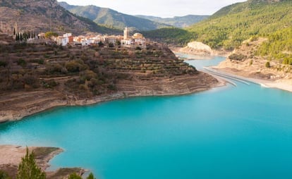 Puebla de Arenoso, junto al embalse de Arenoso, en el interior de la provincia de Castellón.