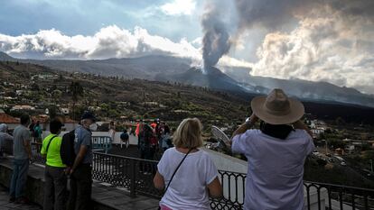 Volcán de La Palma, desde la parroquia de La Sagrada Familia, en El Paso.