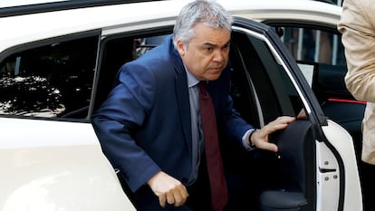 El ex secretario de Organización del PSOE Santos Cerdán, a su llegada al Tribunal Supremo para declarar como investigado en el 'caso Koldo', este lunes.
