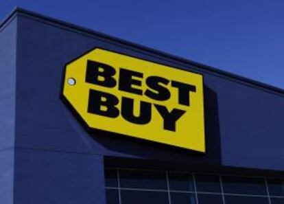 Después de anunciar el acuerdo para salir del Viejo Continente, las acciones de Best Buy se disparaban un 8,8 % hacia la media sesión en la Bolsa de Nueva York, donde sus títulos han multiplicado por dos su valor desde que comenzó el año. EFE/Archivo