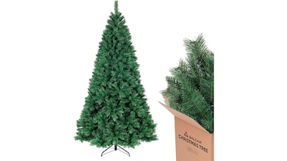 Árboles de navidad sobre fondo blanco.