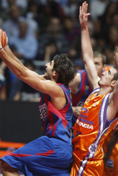 Ricky Rubio salta a canasta en la final de la Supercopa ante el Valencia.