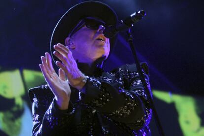 Neil Francis Tennat, cantante de The Pet Shop Boys, hizo estallar el Parc Forum.