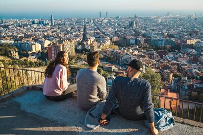 Vistas de Barcelona desde el Poble Nou.