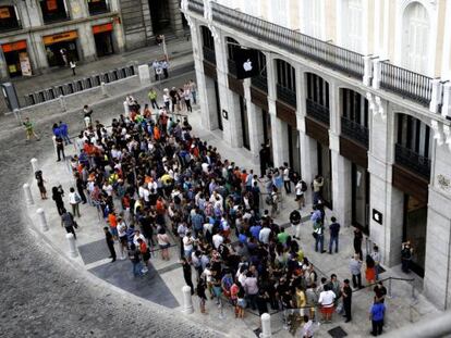 Tienda de Apple en la Puerta del Sol de Madrid, en su inauguraci&oacute;n.