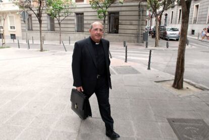Gómez Sierra sale del Banco de España tras una reunión celebrada en julio pasado.