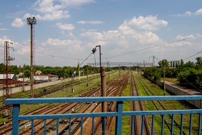 Línea de ferrocarril a su paso por Pokrovsk (Ucrania) el 29 de julio de 2024.