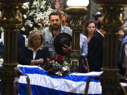 Algunos uruguayos despiden a Galeano.