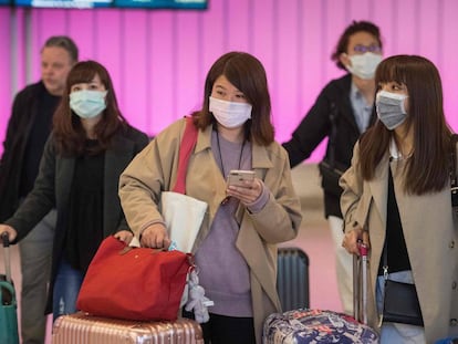 Passengers arriving at Los Angeles airport on Wednesday.