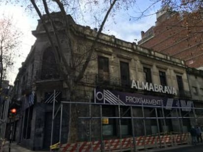 Una antigua casa de Montevideo antes de su demolición.