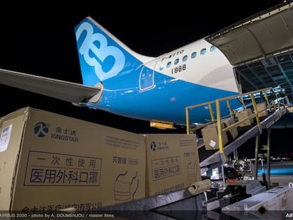 Un Airbus con material sanitario en Toulouse.